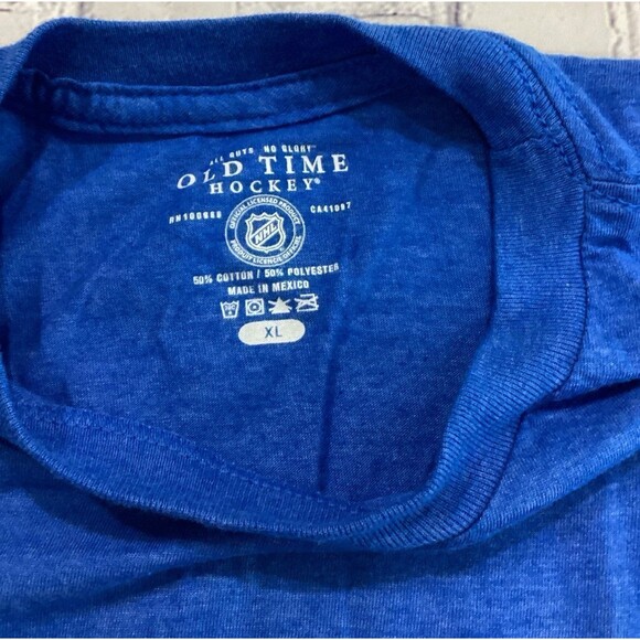 New York T-Shirt Men’s Size XL Color Blue Islanders Hockey Graphic NHL Tee - Picture 3 of 5